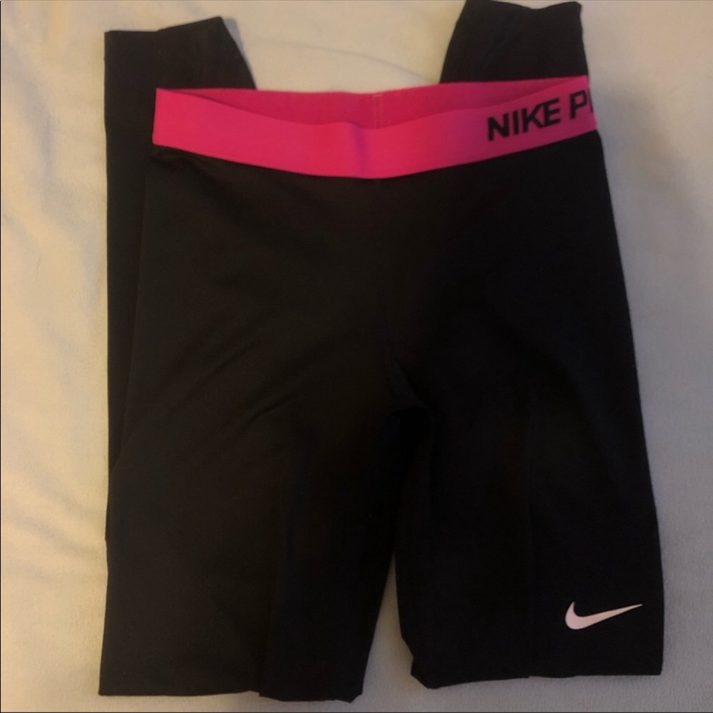 NIKE PRO LEGGINGS. SIZE MEDIUM.
